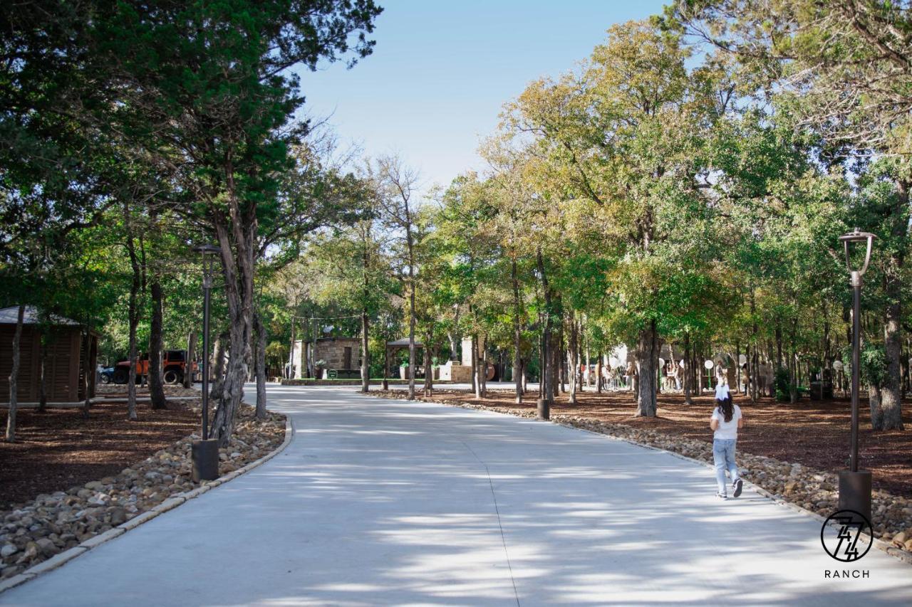 7744 Ranch Glamping Resort Austin Dış mekan fotoğraf